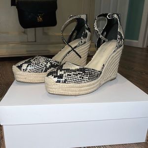 Marc Fisher wedges size 9 snakeskin